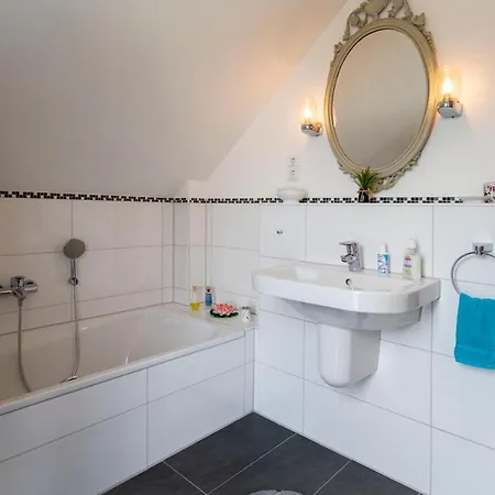 Helle Nichtraucherwohnung 69qm Zwischen Koeln Und Duesseldorf *