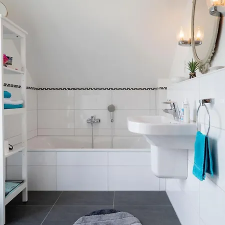 Helle Nichtraucherwohnung 69qm Zwischen Koeln Und Duesseldorf