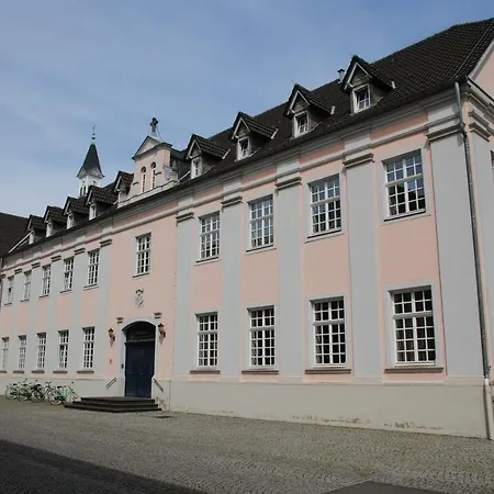 Helle Nichtraucherwohnung 69qm Zwischen Koeln Und Duesseldorf Apartment