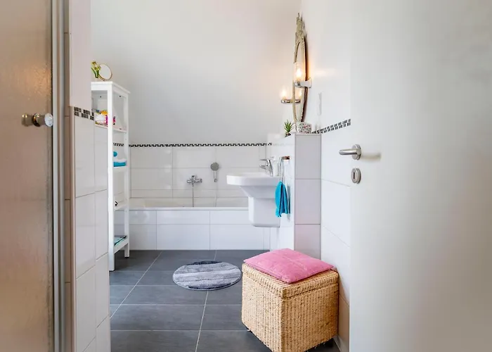 Apartment Helle Nichtraucherwohnung 69qm Zwischen Koeln Und Duesseldorf *