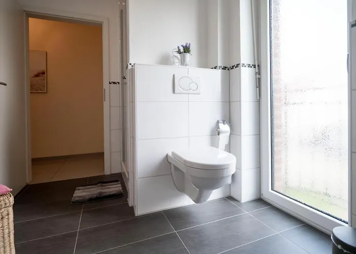 Helle Nichtraucherwohnung 69qm Zwischen Koeln Und Duesseldorf *